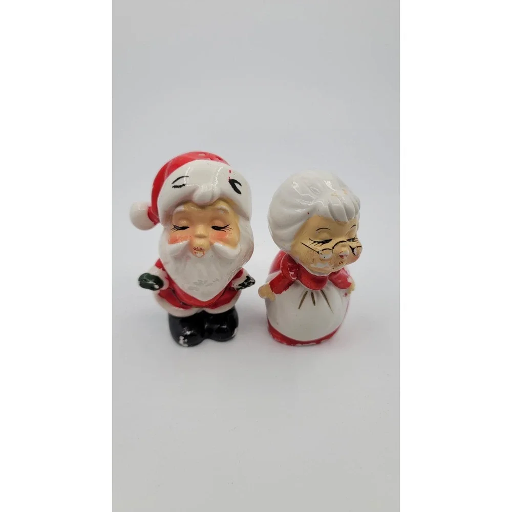 Napco Mr And Mrs Santa Claus Kissing Salt‎ & Pepper Shakers